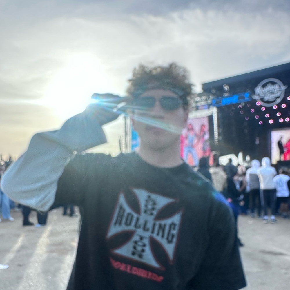 Meet your Posher, Sybastian